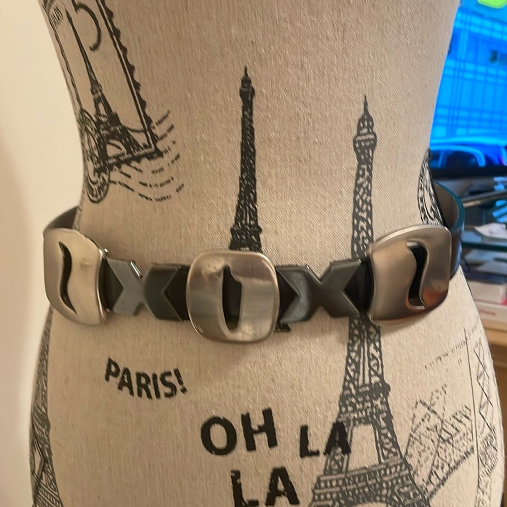 Streetworks Shiny Black Leather Belt w/Silver & Gray Metal OxOxO on Front-Size S